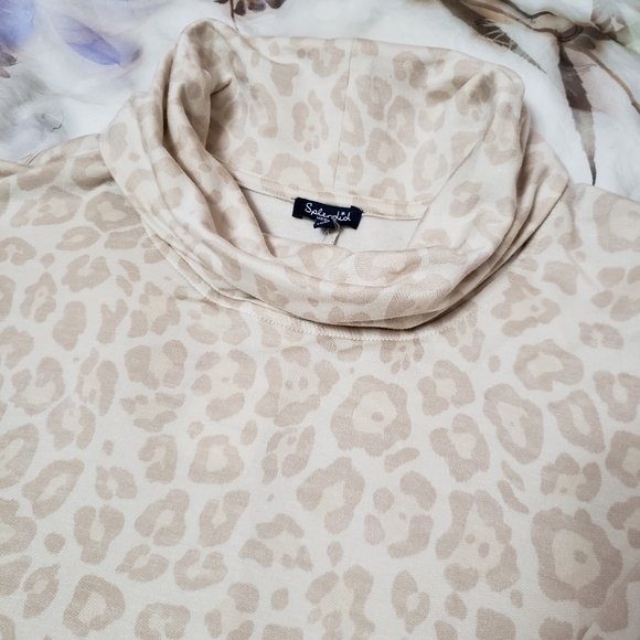 🆕️⛅NWT Splendid Leopard Print Sweatshirt - Picture 4 of 6